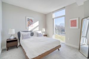 Fairfax 1br w elevator pool nr bus stops WDC-773
