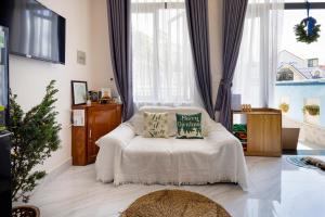 Nhà Giáng Sinh Trên Đồi Villa