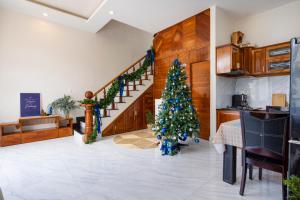 Nhà Giáng Sinh Trên Đồi Villa