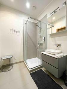 Modern Center Studio Apartment