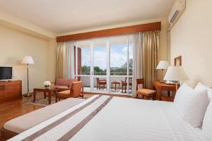 Inya Lake Hotel Yangon