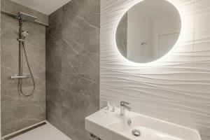 Hotels Campanile Caen Centre Gare : Chambre Triple avec 1 Lit Queen-Size et 1 Lit Simple