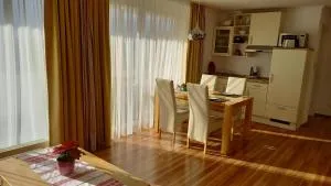 Wellness Ferienwohnung mit Bademantelgang zur Therme - Schwarz im Höllthal