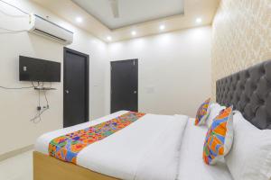 FabHotel US Inn - Nr Sarnath Museum