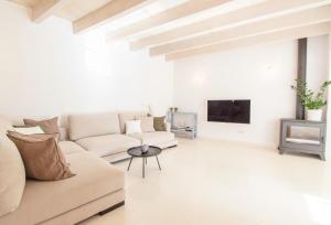 Casa Lluminosa, fabulosa y moderna casa de pueblo by Sonne Villas
