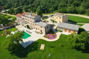 Villa Poropati, Grožnjan, Istria - Luxury Countryside Estate for up to 19 persons - Large pool of 80m2 with kids section - Makovci