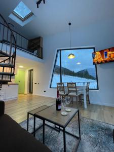 Tiny One cu Jacuzzi în Tiny Land