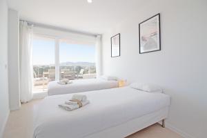 Global Properties, Moderno apartamento de dos terrazas con vistas al mar y a la montaña