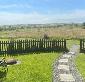 Adult only en-suite Glamping Hut with a Private Hot Tub, Fenced Garden, FirePit, BBQ and Dog Friendly! Located in a Peaceful setting with gorgeous countryside views on Anglesey, North Wales