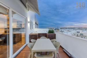 Beautiful 3BR Triplex penthouse with Hot-Tub by 360 Estates