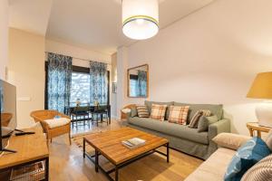 Angeles Deluxe Suite by Valcambre