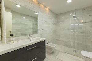 Angeles Deluxe Suite by Valcambre