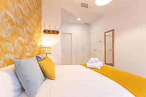 Angeles Deluxe Suite by Valcambre