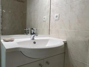 Appartements 442 - T2 dans le residence de Caroual, disposant d'une jolie vue mer : photos des chambres