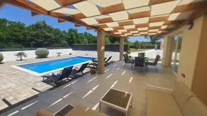 Happy House - Smoković