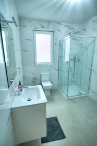 Spacious, bright & modern 3 bedrooms, balcony APIC1-1