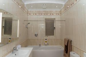 Sea-View Studio Apartment - Sleeps 2