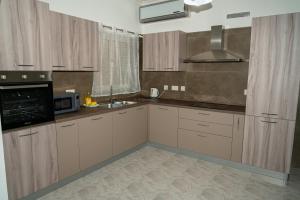 Sea-View Studio Apartment - Sleeps 2