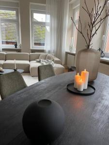 BG Living & Hosting - Exklusive Jugendstilwohnung an der Mosel in Ürzig - 2 Schlafzimmer, bis 4 Personen, Fahrradkeller, Waschmaschine & Trockner