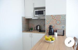 Bright studio apt. with sea view and pool