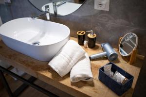 Medea Mondello Holiday