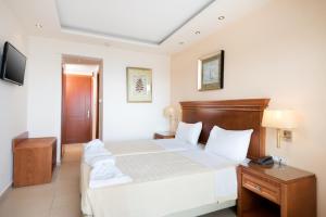 Family Room with Sea View room in Avalon Palace Hotel