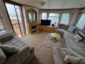 Hilltop Hideaway 2 Bed Caravan with Panoramic Town Scenery in Aberystwyth Holiday Village F8 - Llanbadarn-fawr