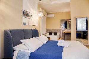 Medea Mondello Holiday