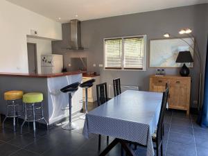 213 - Charmante maison en bois à moins de 2km de la plage de Sables-Dor-Les-Pins