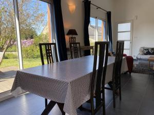 213 - Charmante maison en bois à moins de 2km de la plage de Sables-Dor-Les-Pins