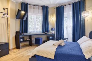 Medea Mondello Holiday