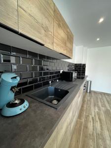 Grand loft confortable à deux pas de la plage