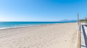 Fantastic Apartment 80m from the Beach!