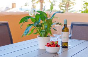Fantastic Apartment 80m from the Beach!