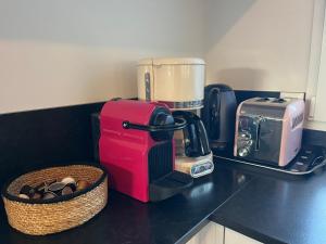 Maison au calme Plage 10 min à pied WIFI-5 pers- étage 1 chambre climatisée