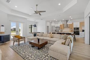 IMPECCABLE Gulf Access, Dock wTiki Bar, Outdoor Kitchen,AND AND AND - Villa Nautical Paradise