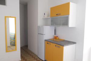 Bright flat next to the beach-Beahost