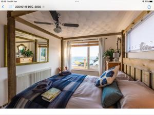 Seaside escape overlooking beautiful looe bay