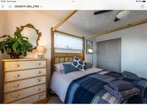 Seaside escape overlooking beautiful looe bay