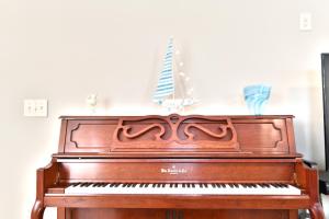 Spacious House near the Beach 300