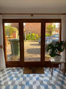 The Hideaway: Farnsfield (5 mins from Southwell)