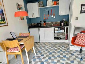 The Hideaway: Farnsfield (5 mins from Southwell)