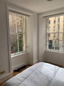 Modern flat with Nice Views by the Royal Mile