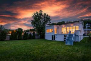 Piermont Waterfront Villa with Hot Tub