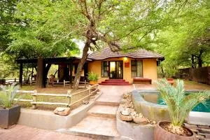 Hyenas Call - Коматіпурт