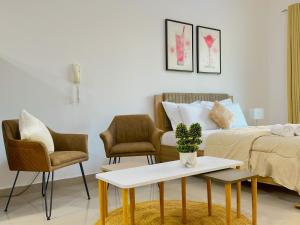 35% OFF in Top View Studio w Balcony in Marina