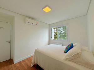 Apto localizado há duas quadras da Rua coberta!