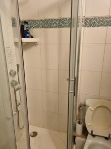 Appartements Saint Quentin en Yvelines- Montigny le Bretonneux village, avec jardin,10min des sites olympiques de golf et de velo, 15 minutes de Versailles 30 minutes de Paris Host fluent in English : photos des chambres