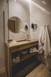 Naias Nemeia Luxury Rooms