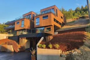 New, modern apartment with fantastic view - Ramfjordbotn